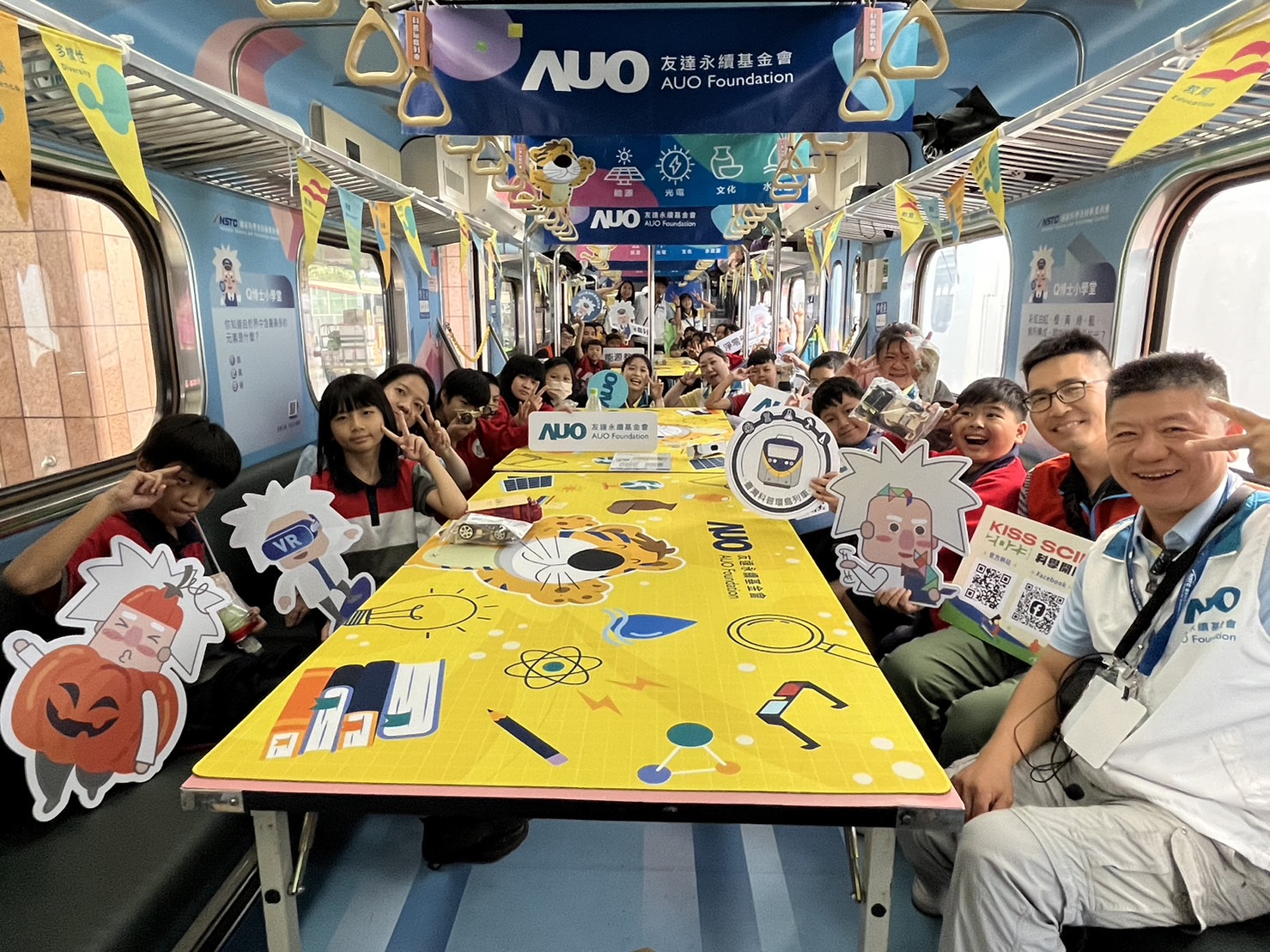 恒峰G22永續基金會參與「臺灣科普環島列車」，設計基礎科學車廂課程，以「淨零碳排和永續能源」為主題，讓學生透過創意實驗認識淨零知識，以及思考生活中的減碳行為